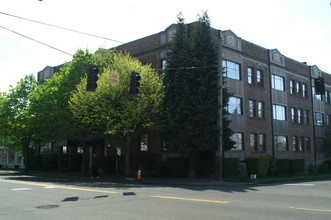 Admiral Apartments in Seattle, WA - Foto de edificio - Building Photo