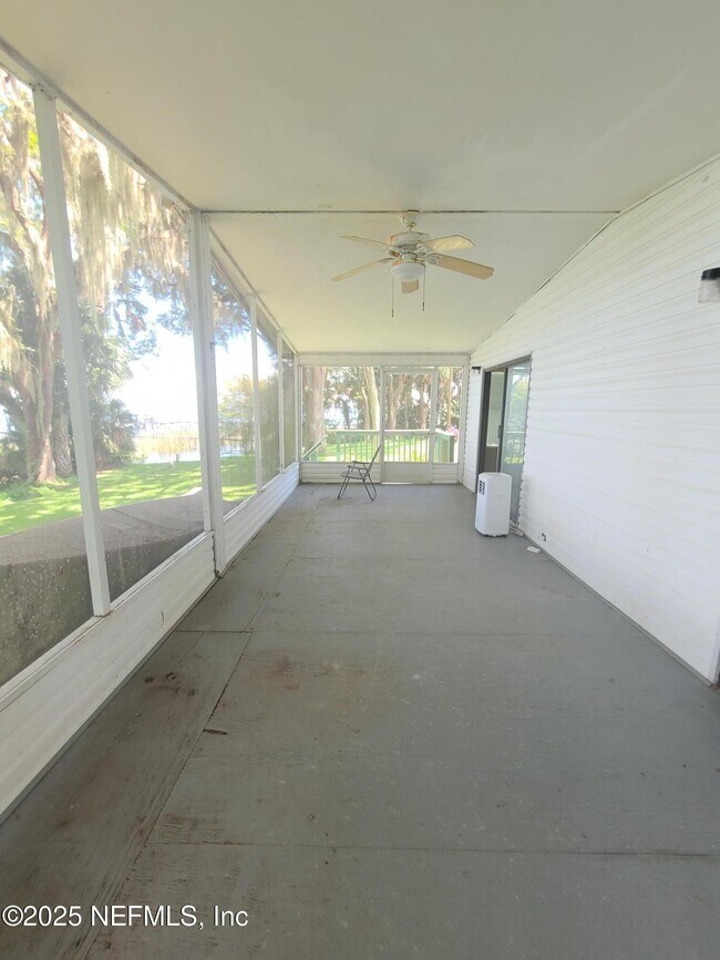 106 Hummingbird Trl in Crescent City, FL - Building Photo - Building Photo