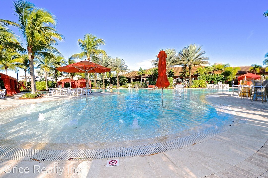 9373 Pocida Ct-Unit -#203 in Naples, FL - Building Photo