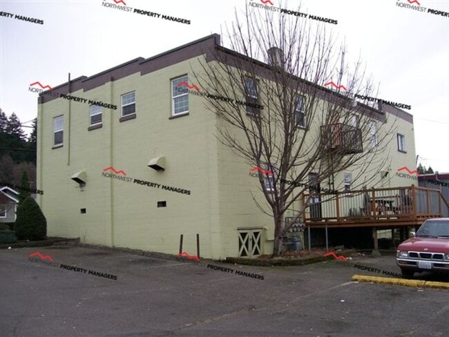 811 S Market Blvd in Chehalis, WA - Building Photo - Building Photo