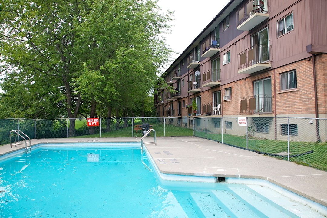 Castell Road Apartments in Kingston, ON - Building Photo