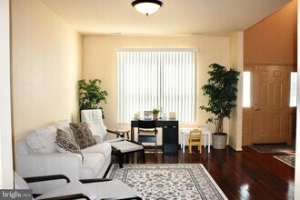 6 Nottingham Way in Mount Laurel, NJ - Building Photo - Building Photo