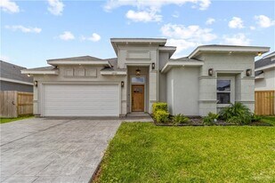 13 Magnolia St in Mission, TX - Building Photo