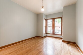 2735 W Saint Georges Ct in Chicago, IL - Foto de edificio - Building Photo