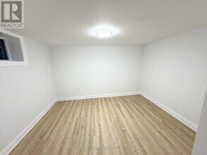 415 Sanatorium Rd in Hamilton, ON - Building Photo - Building Photo