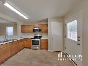 8027 Abbotts Pointe in San Antonio, TX - Building Photo - Building Photo