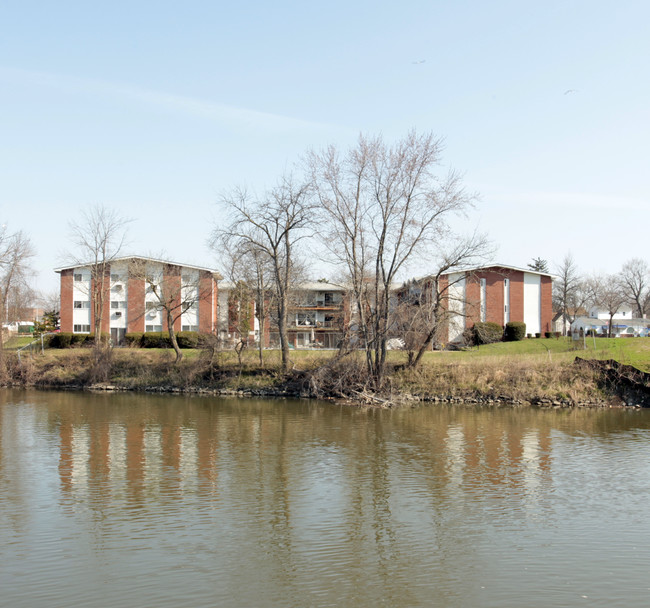 ClintonRiver Apartments in Mount Clemens, MI - Foto de edificio - Building Photo