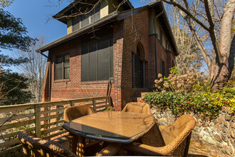 100 Edwin Pl in Asheville, NC - Building Photo - Building Photo
