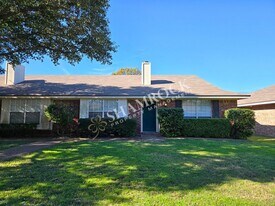 9301 Regal Dr in Waco, TX - Building Photo