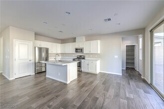 10260 Bark Pine Ct in Las Vegas, NV - Building Photo - Building Photo