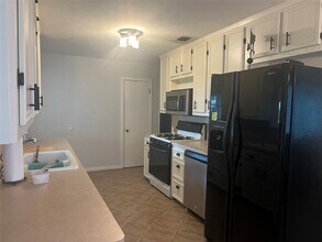 28896 Waller Gladish Rd in Waller, TX - Foto de edificio - Building Photo