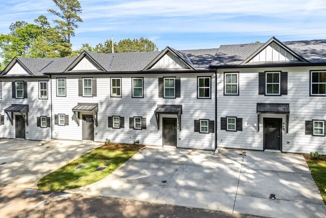 property at 938 Winslow Ct