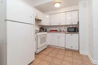 1569 1st Ave in New York, NY - Building Photo - Building Photo