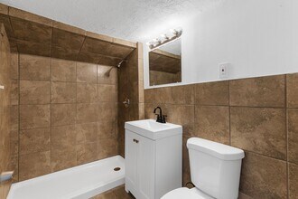 3042 Greenwood Ave in Louisville, KY - Building Photo - Building Photo