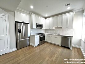 14 Mount Hood Rd, Unit 6 in Boston, MA - Building Photo