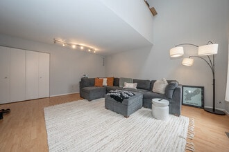 765 N Ringgold St, Unit B in Philadelphia, PA - Foto de edificio - Building Photo