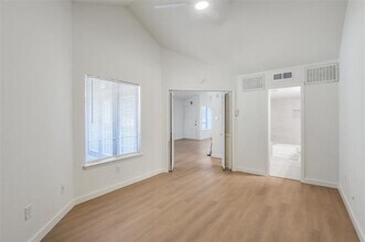 5550 Spring Valley Rd in Dallas, TX - Building Photo - Building Photo