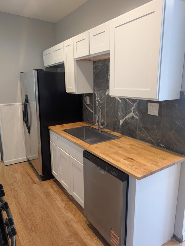 property at 3203 Parkview Ave