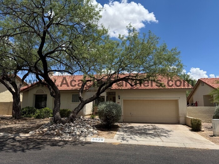 5520 N Vía Umbrosa in Tucson, AZ - Building Photo