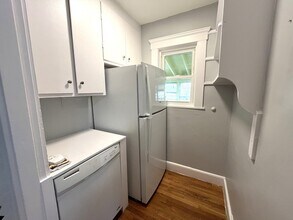 130 Grove St in Boston, MA - Building Photo - Building Photo