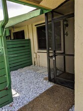 460 Lakeview Dr in Weston, FL - Building Photo - Building Photo