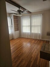 1105 Sycamore St in San Marcos, TX - Building Photo - Building Photo