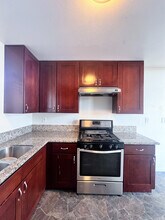 215 N Mariposa Ave in Los Angeles, CA - Foto de edificio - Building Photo