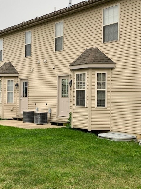 3816 Balmoral Dr, Unit 3816 Balmoral in Champaign, IL - Foto de edificio - Building Photo