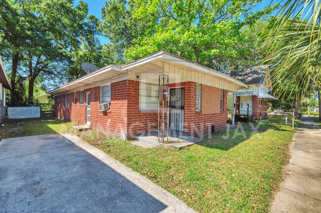 property at 1520 W 25th St