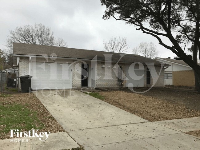 property at 2918 Rayswood Dr