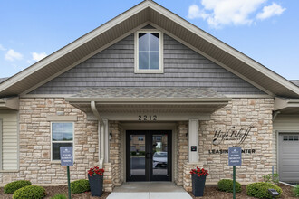 High Bluff Townhomes in Grafton, WI - Building Photo - Building Photo