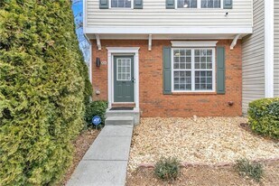 9155 Nesbit Ferry Rd in Alpharetta, GA - Building Photo