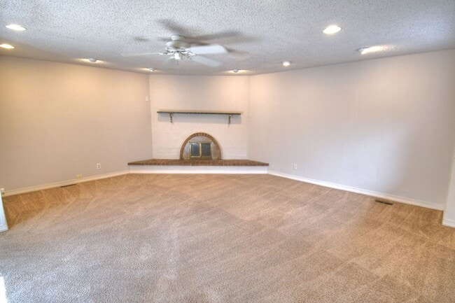 8912 Spain Rd NE in Albuquerque, NM - Building Photo - Building Photo