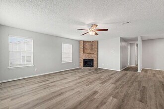 4378 W Thrasher Dr in Fayetteville, AR - Building Photo - Building Photo