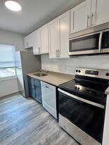 Bradley Apartments in Flint, MI - Building Photo