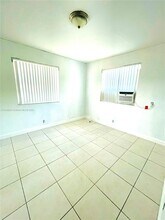 1490 NW 43rd St-Unit -C in Miami, FL - Building Photo - Building Photo