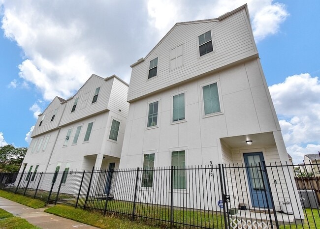 property at 3712 Link Valley Dr.