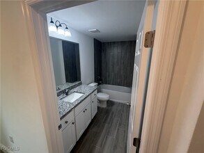 915 Graystone Ave in Lehigh Acres, FL - Foto de edificio - Building Photo
