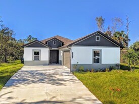 3373 Eagle Pass St in North Port, FL - Building Photo