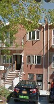 142-33 60th Ave in Queens, NY - Building Photo