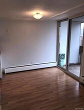 799 Dahlia St, Unit 304 in Denver, CO - Building Photo - Building Photo