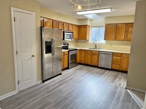 34 Ivy Grove Ct in Shelton, CT - Building Photo - Building Photo