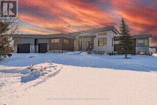 7 Meadowlark Way in Collingwood, ON - Building Photo