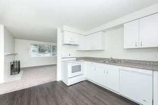 Bryant Village in Vancouver, WA - Building Photo