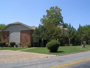 914 W Washington St in Sherman, TX - Building Photo - Building Photo