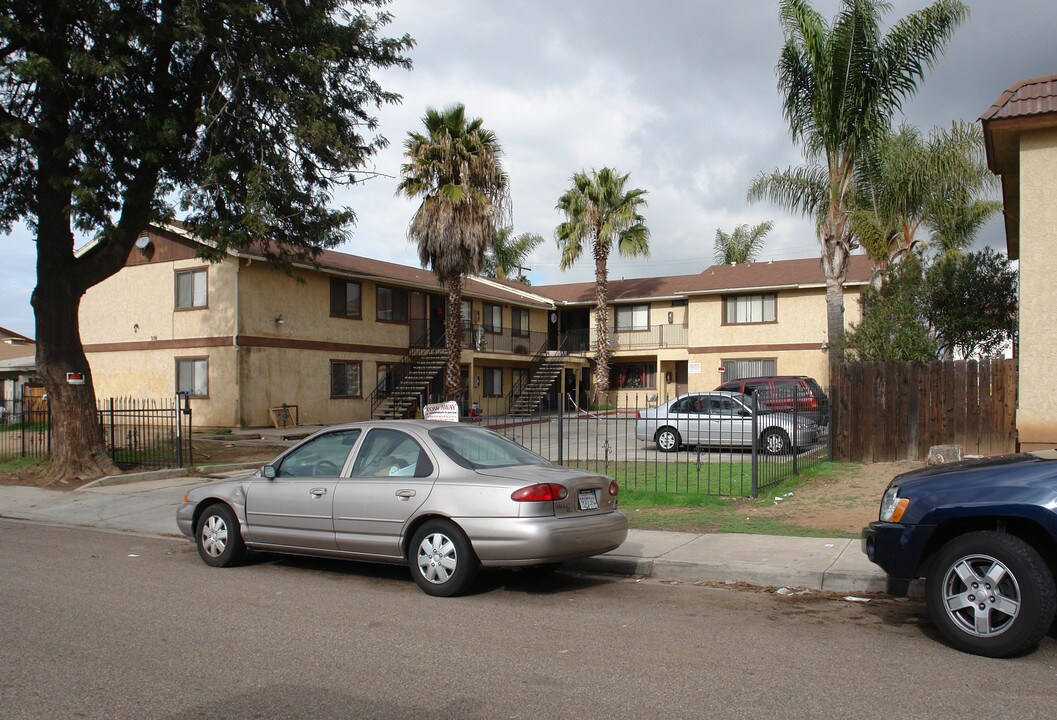 326 Montgomery St in Chula Vista, CA - Foto de edificio