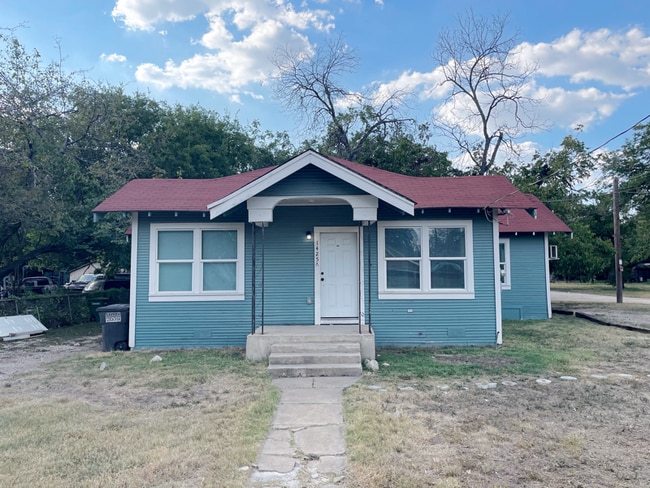 property at 1425 Quintana Rd
