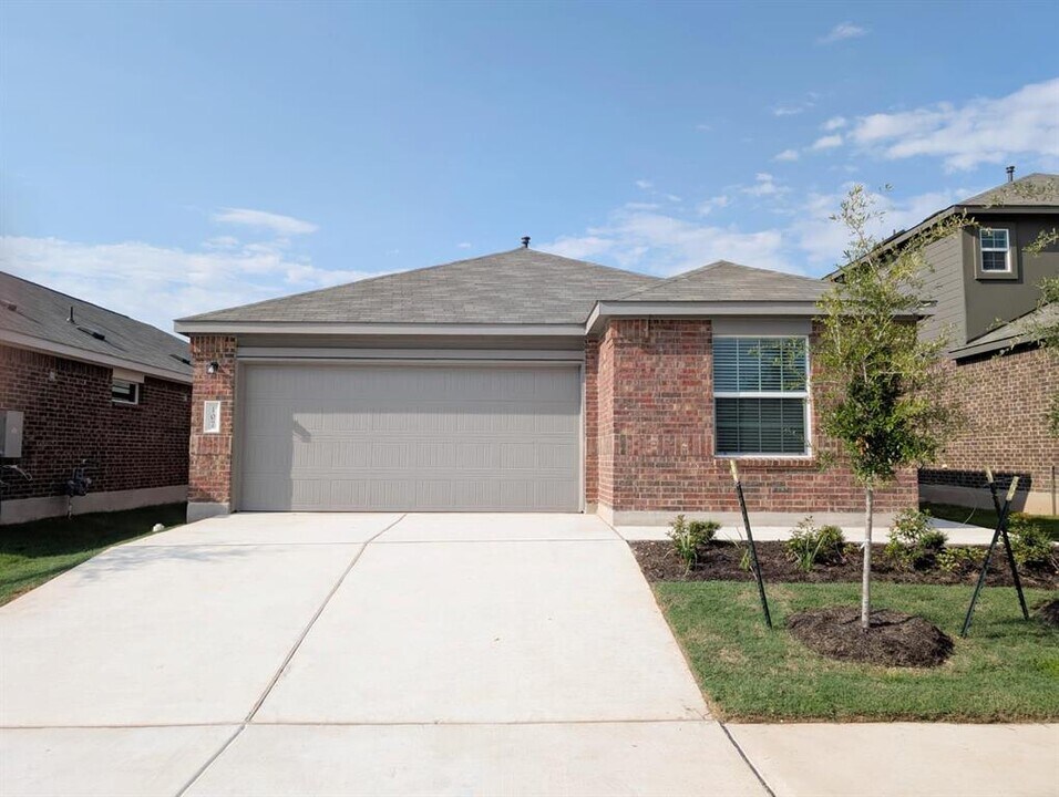 107 Imola St in Hutto, TX - Building Photo