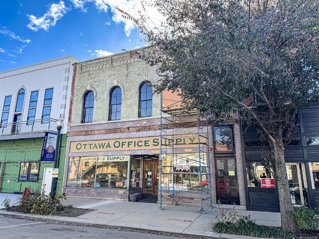 209 W Main St in Ottawa, IL - Building Photo - Building Photo