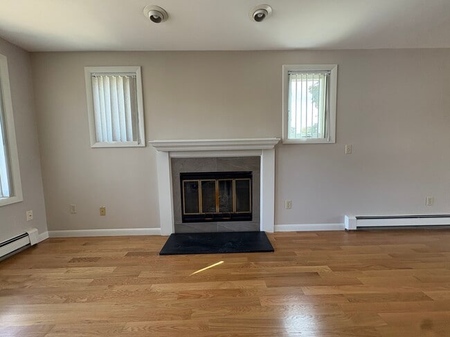 42 Fenwood Rd in Worcester, MA - Building Photo - Building Photo